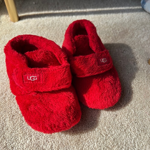 UGG Red Fuzzy Slippers Toddler Size 4/5 GUC - Picture 1 of 3